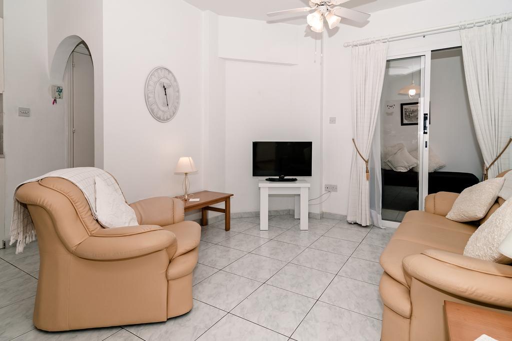 Sue'S Apartment Paphos Luaran gambar